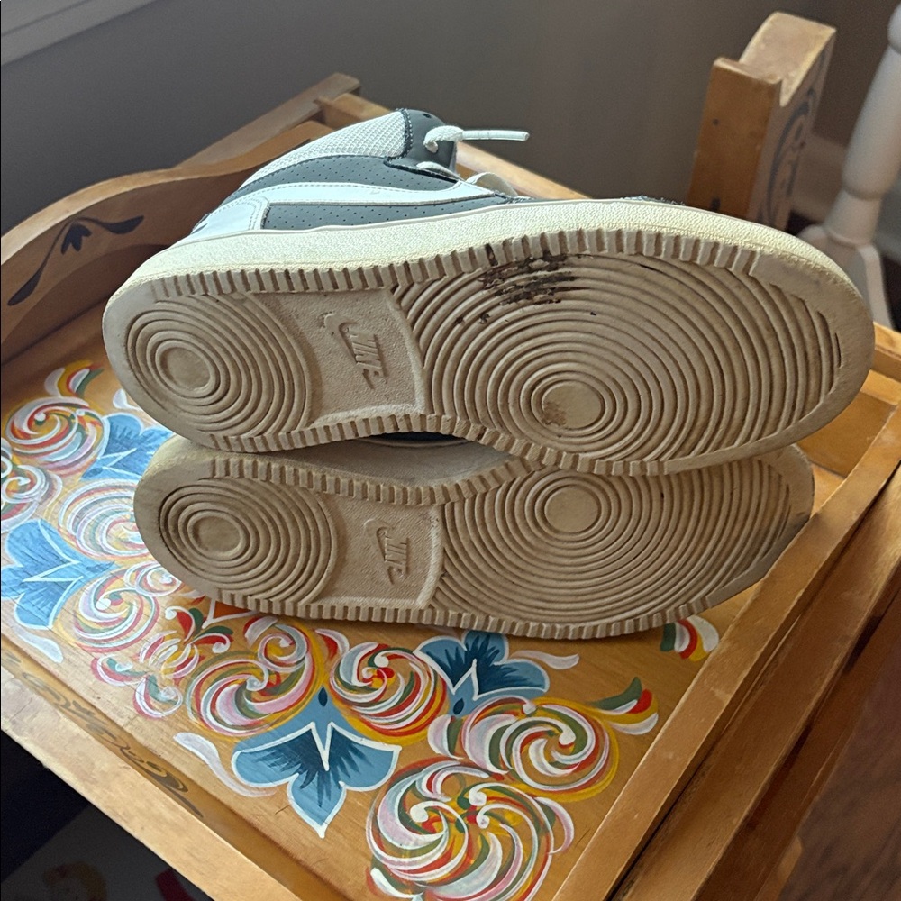 Nike High-Top Sneakers in Dark Gray and White 6Y or women’s 7.5-8 - Picture 8 of 9